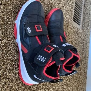 Basketball shoes like new kids